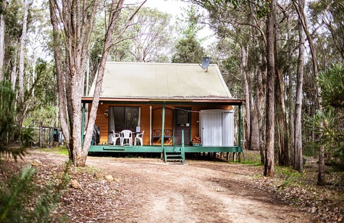 Nannup Cottage | Chalet 3, set in beautiful bush on Timberline Trail