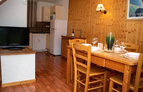 Saint-Etienne-en-Devoluy Ski Chalet | Chalet, 300m from ski slopes, fitness, swimming pool, sauna, terrace, parking, tv, ski locker, 42m²