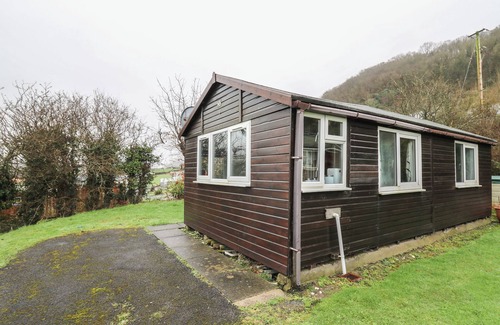 Aberystwyth Cottage | CHALET 32, pet friendly, country holiday cottage in Aberystwyth