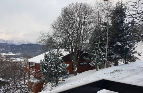 Les Angles Ski Chalet | Chalet 4-7 people overlooking the lake