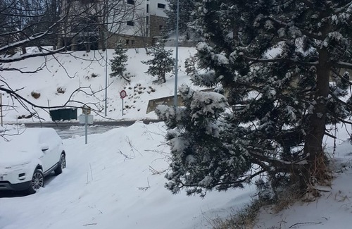 Les Angles Ski Chalet | Chalet 4-7 people overlooking the lake