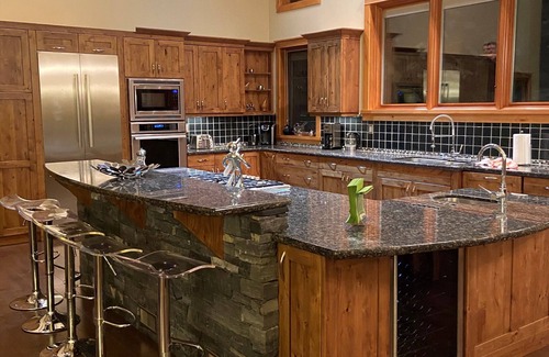 Golden Ski Chalet | Chalet, 5 Bedrooms + Den, 4.5 Baths (Sleeps 10-12)