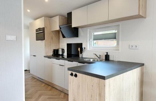 Sint Maarten Ski Chalet | Chalet 503a op Recreatiepark De Wielen
