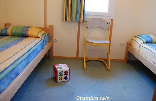 Blavignac Ski Chalet | Chalet '6 Personnes Zinnia price Weekend' with Mountain View, Shared Pool and Wi-Fi