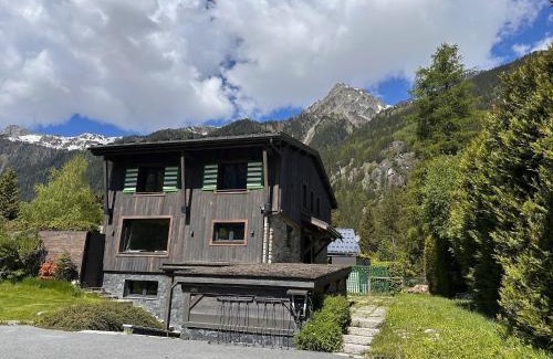 Chamonix-Mont-Blanc Ski Chalet | Chalet 8 Etoiles