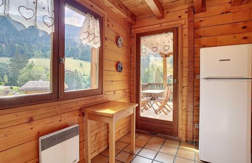 La Clusaz Ski Chalet | Chalet 8 pers à La Clusaz avec cheminée et parking privé - FR-1-818-55