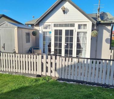 Bridlington Ski Chalet | Chalet 81 South Shore Bridlington 2x Bedroom Detached Chalet Sleeps 4