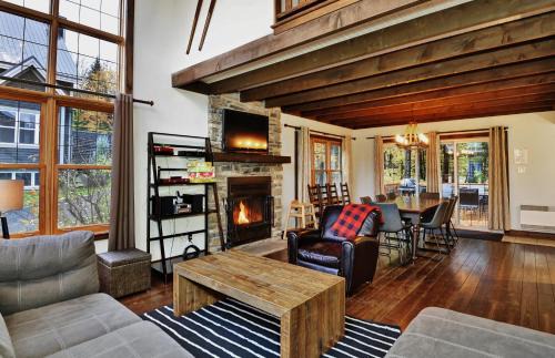 Stoneham Ski Chalet | Chalet 9008 Chemin des Alpages by Chalets Alpins