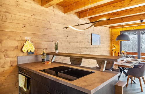 Garmisch-Partenkirchen Ski Chalet | Chalet "Aus Holz" with Mountain View, Private Terraces and Wi-Fi