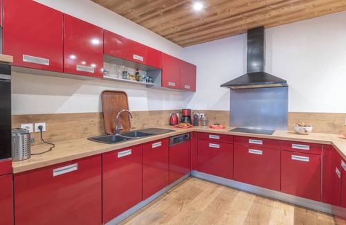 Viel-Alpe Ski Chalet | Chalet Alpe One in Alpe d'Huez at 1850 m - Village and 2 mins from the slopes