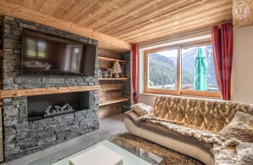 Champagny-en-Vanoise Apartment | Chalet Alpin Luxe, Jacuzzi, Vue