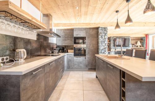Champagny-en-Vanoise Apartment | Chalet Alpin Luxe, Jacuzzi, Vue