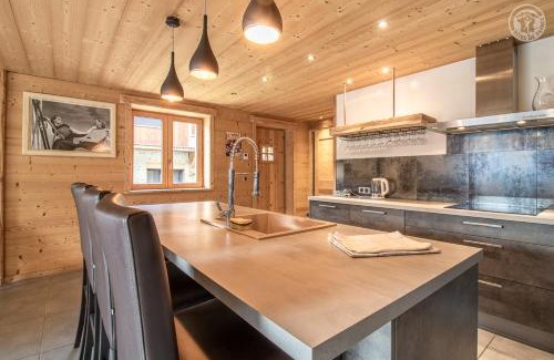 Champagny-en-Vanoise Apartment | Chalet Alpin Luxe, Jacuzzi, Vue