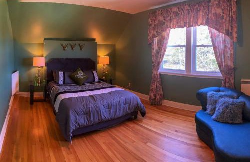 Huberdeau Ski Chalet | Chalet Alpin Walk to Lake and Beach with Spa and BBQ