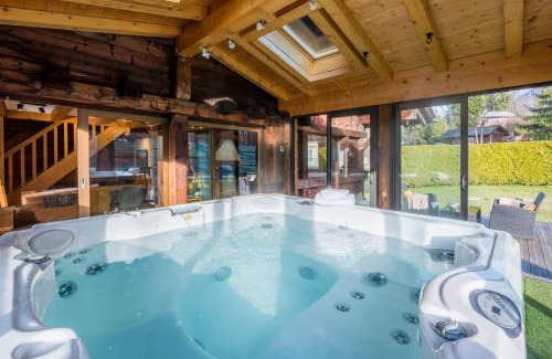 Les Bossons Ski Chalet | Chalet Altura- 5 Bedrooms - Jacuzzi and Sauna - By Cozee Rentals
