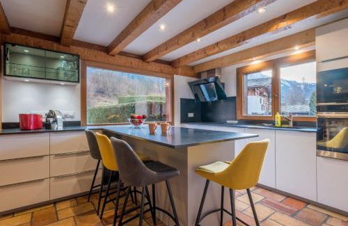 Les Bossons Ski Chalet | Chalet Altura- 5 Bedrooms - Jacuzzi and Sauna - By Cozee Rentals