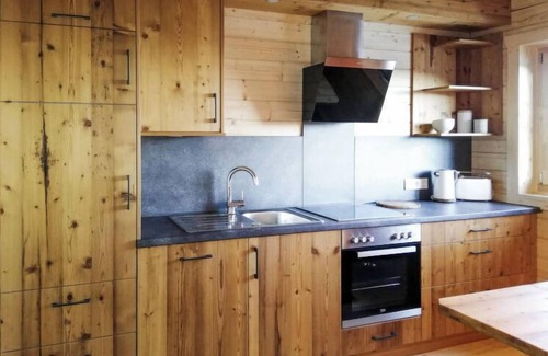 Albeck House | Chalet Amsel by Interhome