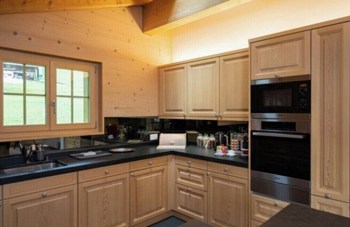 Grindelwald Ski Chalet | Chalet Antara, Four Bedroom duplex Apartment in Grindelwald with Mountain View 2