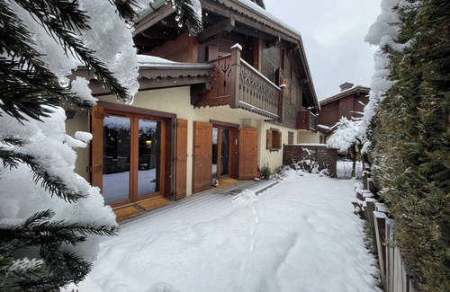 Les Praz-de-Chamonix Apartment | Chalet Apartment With Garden and Free Parking, Opposite ski Lift and Golf Course
