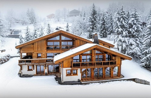 La Clusaz Ski Chalet | Chalet Arpitania - luxury chalet for 14 with pool and spa - OVO Network