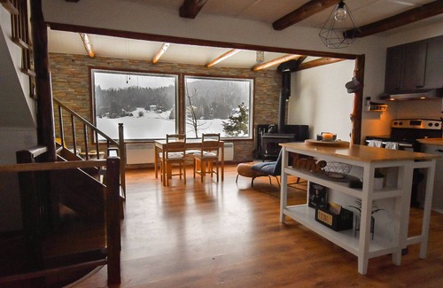 Saint-Hermenegilde Ski Chalet | Chalet Avec Grand Terrain de 18 000pied Carré et Bord de L'eau