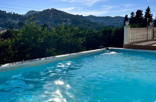 Alzira Ski Chalet | Chalet avec piscine et orangers