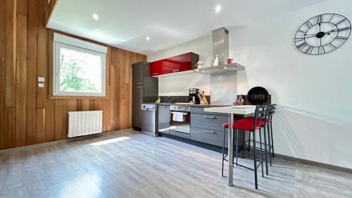 Rue Ski Chalet | Chalet avec terrasse sur pilotis vue sur l'étang