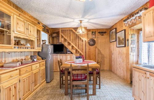Barco Ski Chalet | Chalet 'Baita Bocheto' with Balcony & Terrace