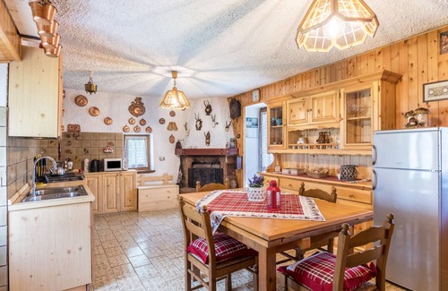 Barco Ski Chalet | Chalet 'Baita Bocheto' with Balcony & Terrace