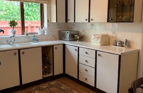 Poltimore House | Chalet Bungalow in Poltimore village - near Exeter