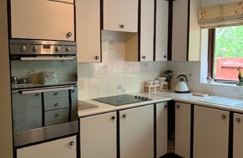 Poltimore House | Chalet Bungalow in Poltimore village - near Exeter