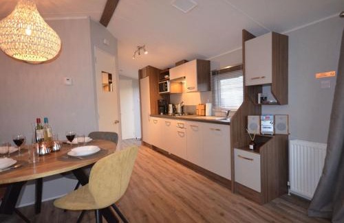 Hippolytushoef Ski Chalet | Chalet by Wadden Sea with Sunny Garden
