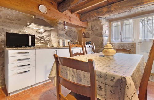 Montalegre Ski Chalet | Chalet 'Cantinho De Tourem' with Mountain View, Private Terrace and Wi-Fi