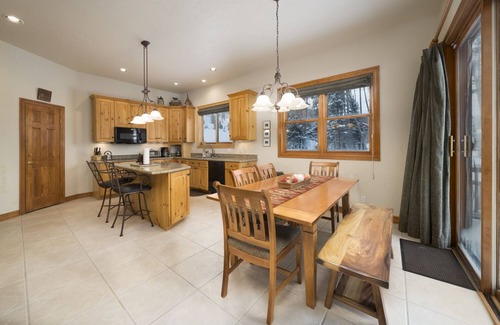 Breckenridge House | Chalet Carmen in Breckenridge - Stunning Views with Outdoor Firepit & Grill, Perfect For BBQ