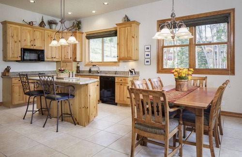 Breckenridge House | Chalet Carmen in Breckenridge - Stunning Views with Outdoor Firepit & Grill, Perfect For BBQ