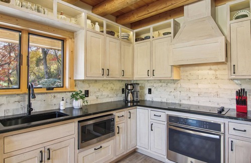 Fairview House | Chalet Cedar Log Home: WiFi, Electric, Water, Hot Tub, Firepit, Near Asheville