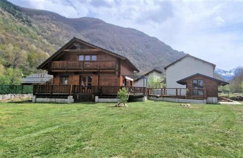 Orlu Ski Chalet | Chalet chaleureux à Orlu avec Jacuzzi et vue sur la montagne