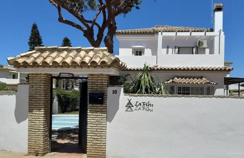 Poblado de Sancti Petri House | Chalet con piscina a 300 m del mar