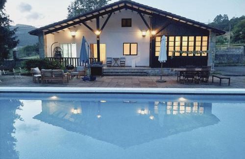 San Pelayo House | Chalet con piscina en Peón "Los Tres Robles"