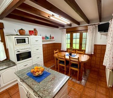 Reocin House | Chalet con zona de asador en Quijas