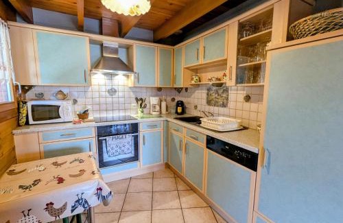 Le Menil House | Chalet confortable avec 4 chambres, cheminée, grand terrain, proche pistes et lac - FR-1-589-107