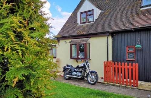 Streatley House | Chalet Cottages