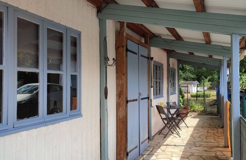Pressignac Ski Chalet | Chalet dans la Forest. Adorable chalet, walking distance to the Charente Lac.