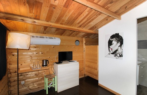 Coti-Chiavari Cabin | Chalet 'De La Plage Evasion' with Sea View, Wi-Fi and Air Conditioning