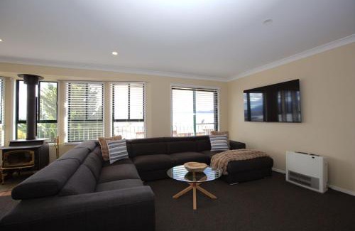 Jindabyne House | Chalet De Neige 2 9 Jillamatong Street
