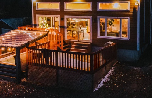 Chertsey Ski Chalet | Chalet De Papa (Hot Tub & Perfect Ski Cottage)