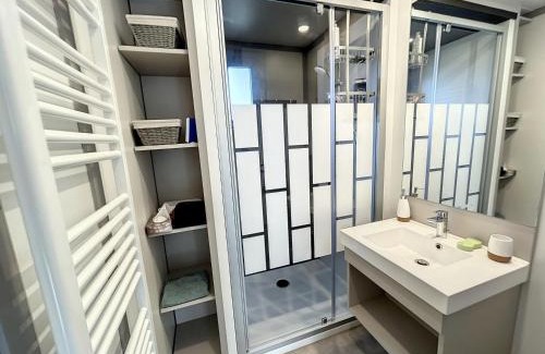 Jullouville Ski Chalet | Chalet de standing, 7 couchages, piscine chauffée, proche plage et commerces, WIFI inclus - FR-1-361-463