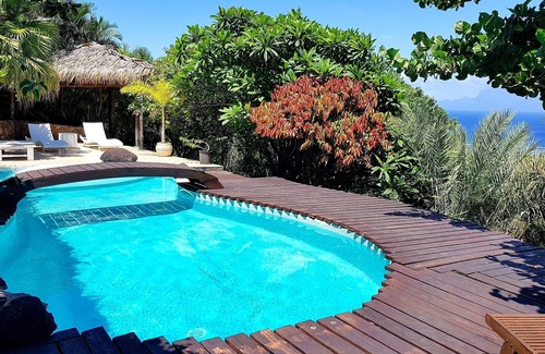 Punaauia Ski Chalet | Chalet de Tahiti - unique architecture swimming pool and lovely views