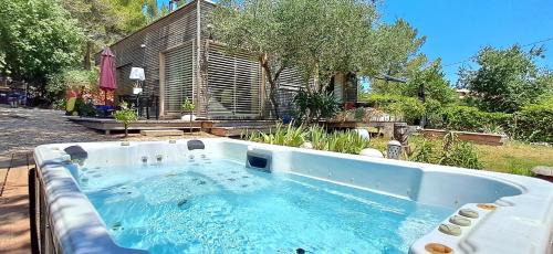 Quartier des Espesses Villa | Chalet du Rastel, jacuzzi et terrasses