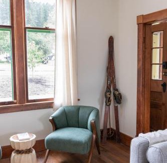 Golden Ski Chalet | Chalet Edward & Walter Feuz - Edelweiss Village